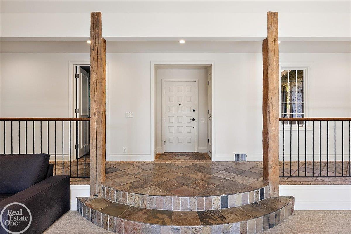 17680 E Jefferson Avenue