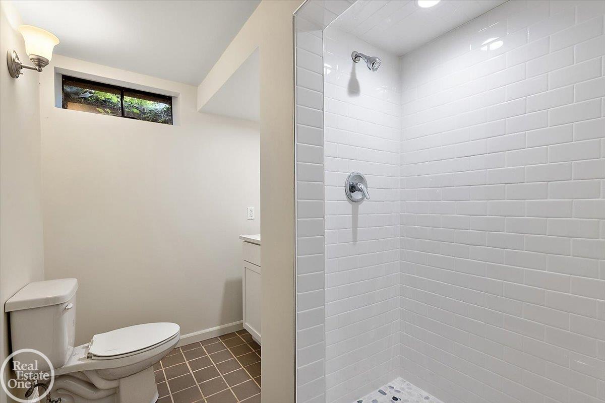 17680 E Jefferson Avenue