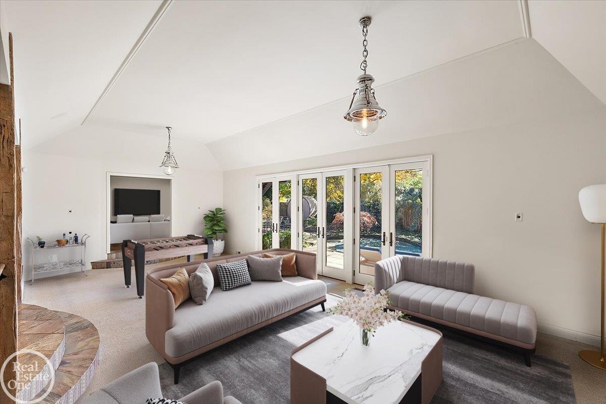 17680 E Jefferson Avenue