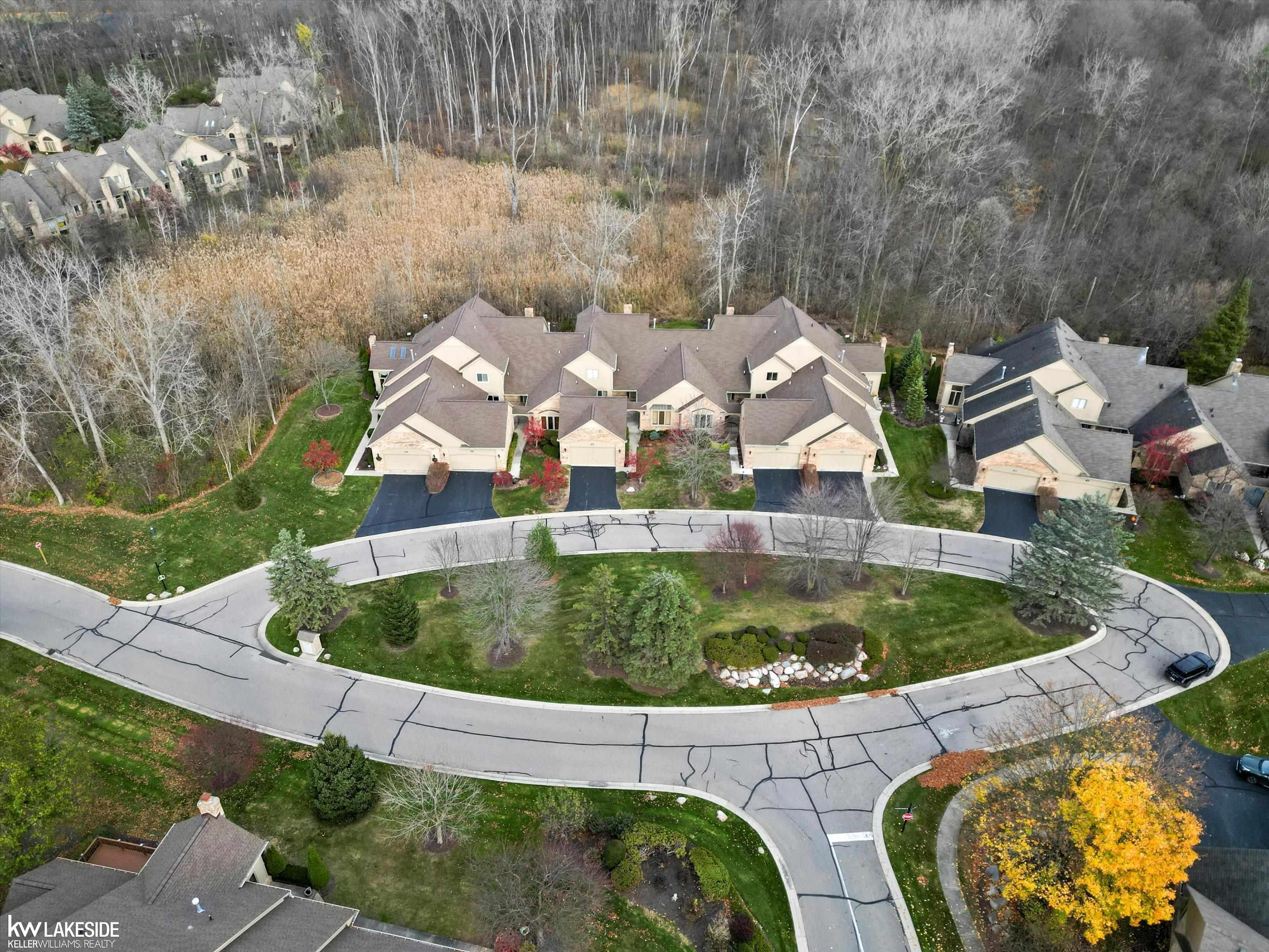 2206 Elm Circle