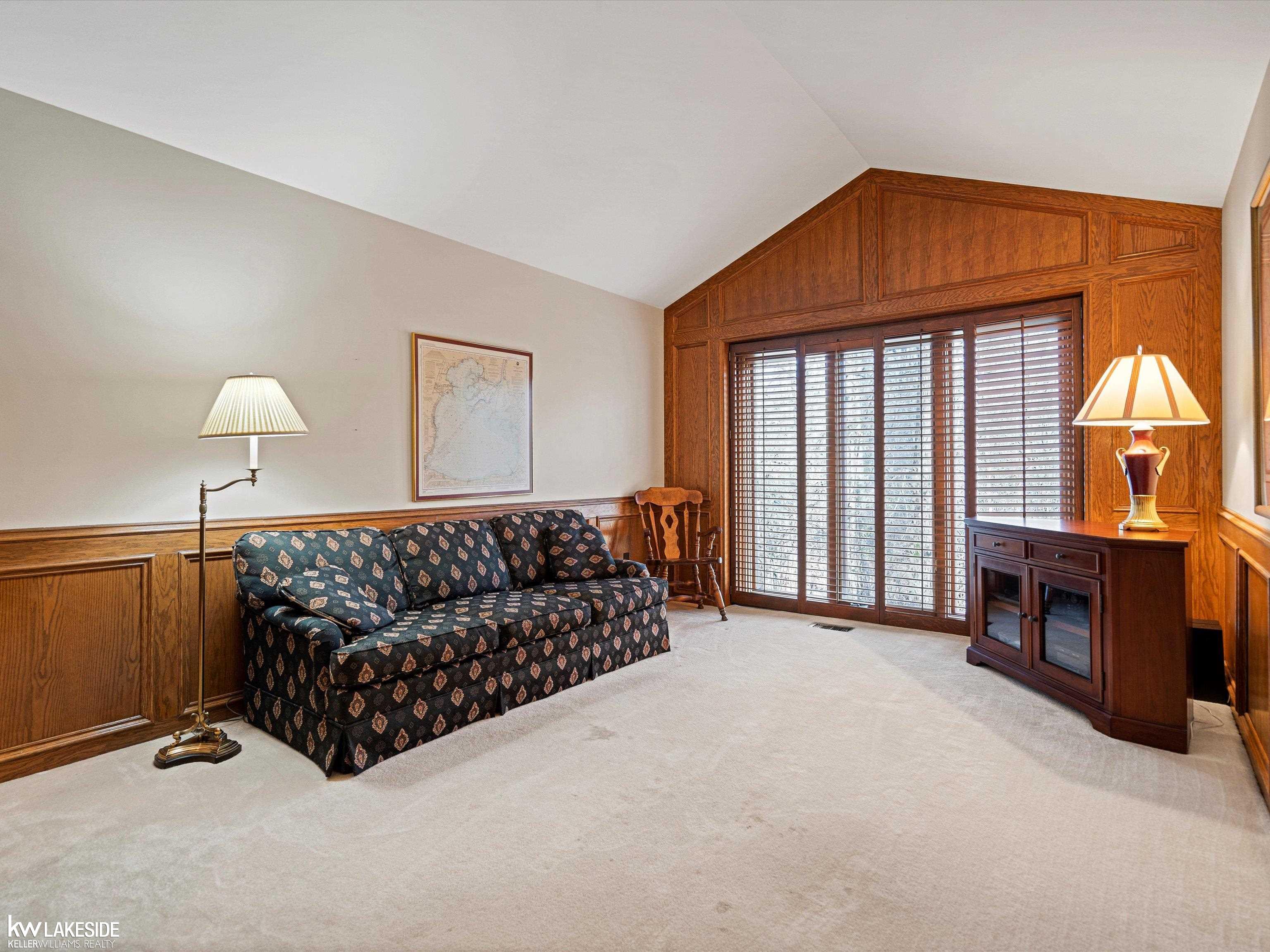 2206 Elm Circle