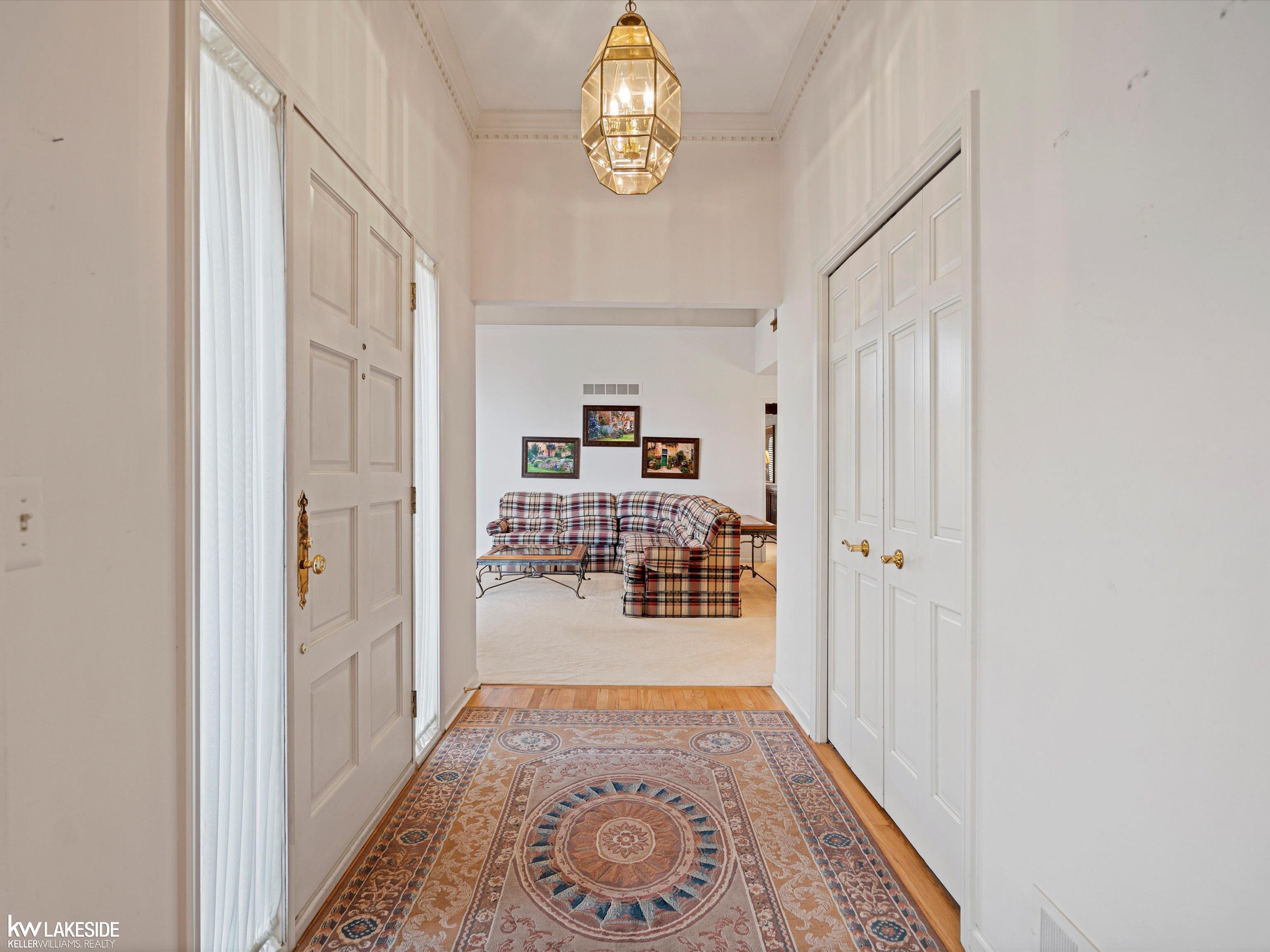 2206 Elm Circle