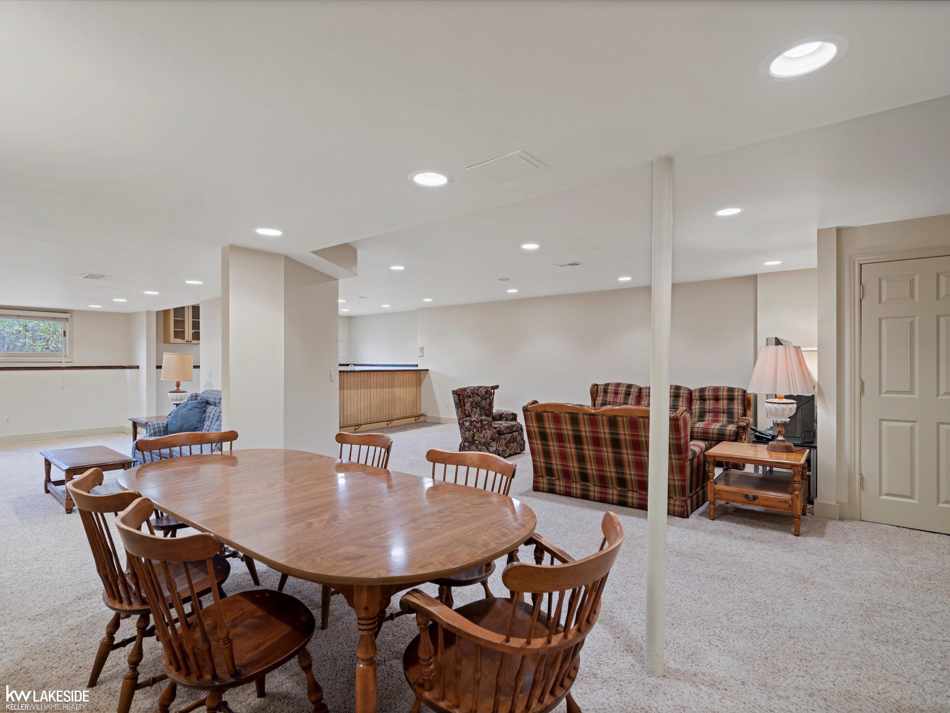 2206 Elm Circle