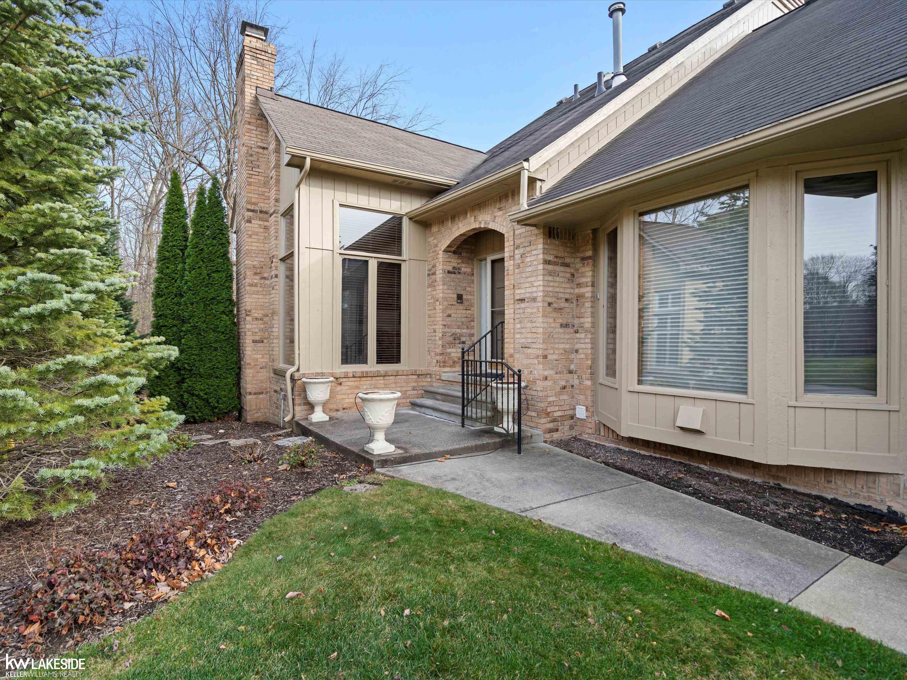 2206 Elm Circle