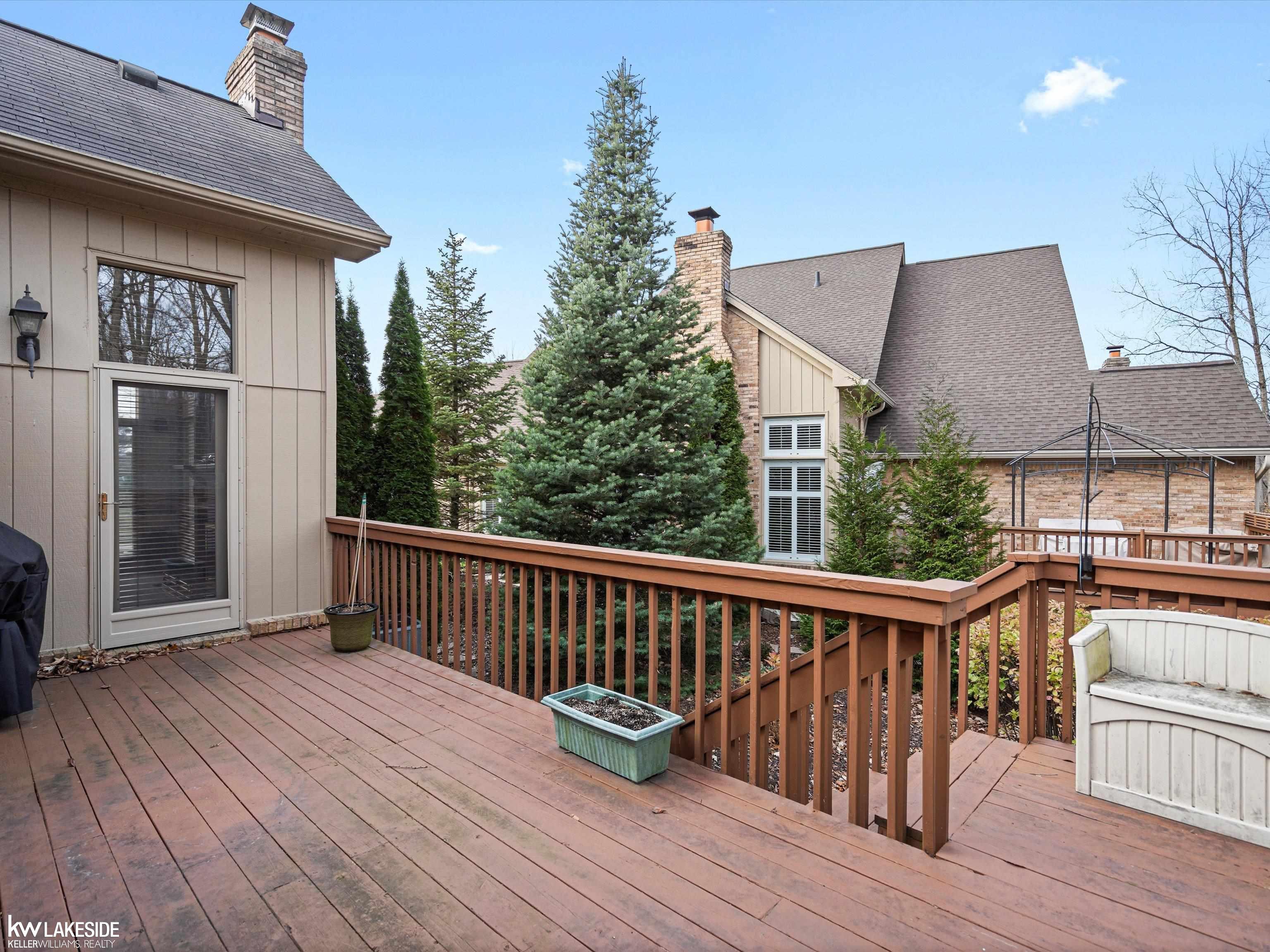 2206 Elm Circle