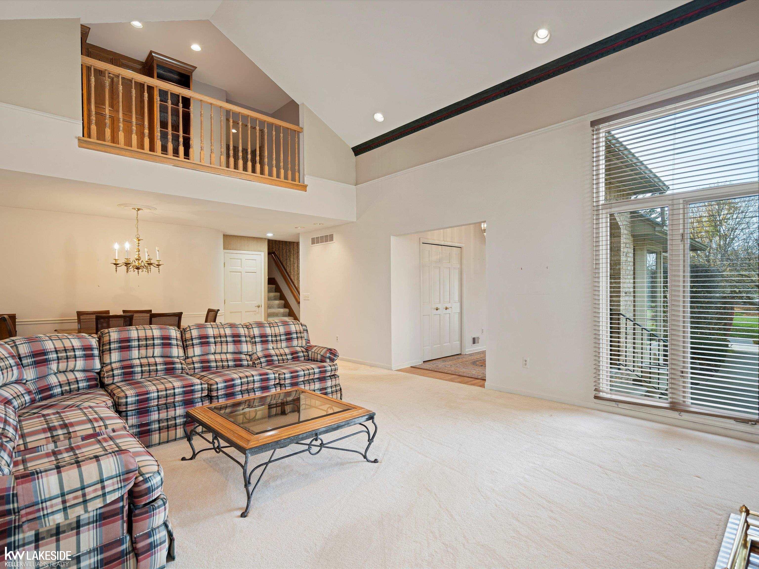 2206 Elm Circle