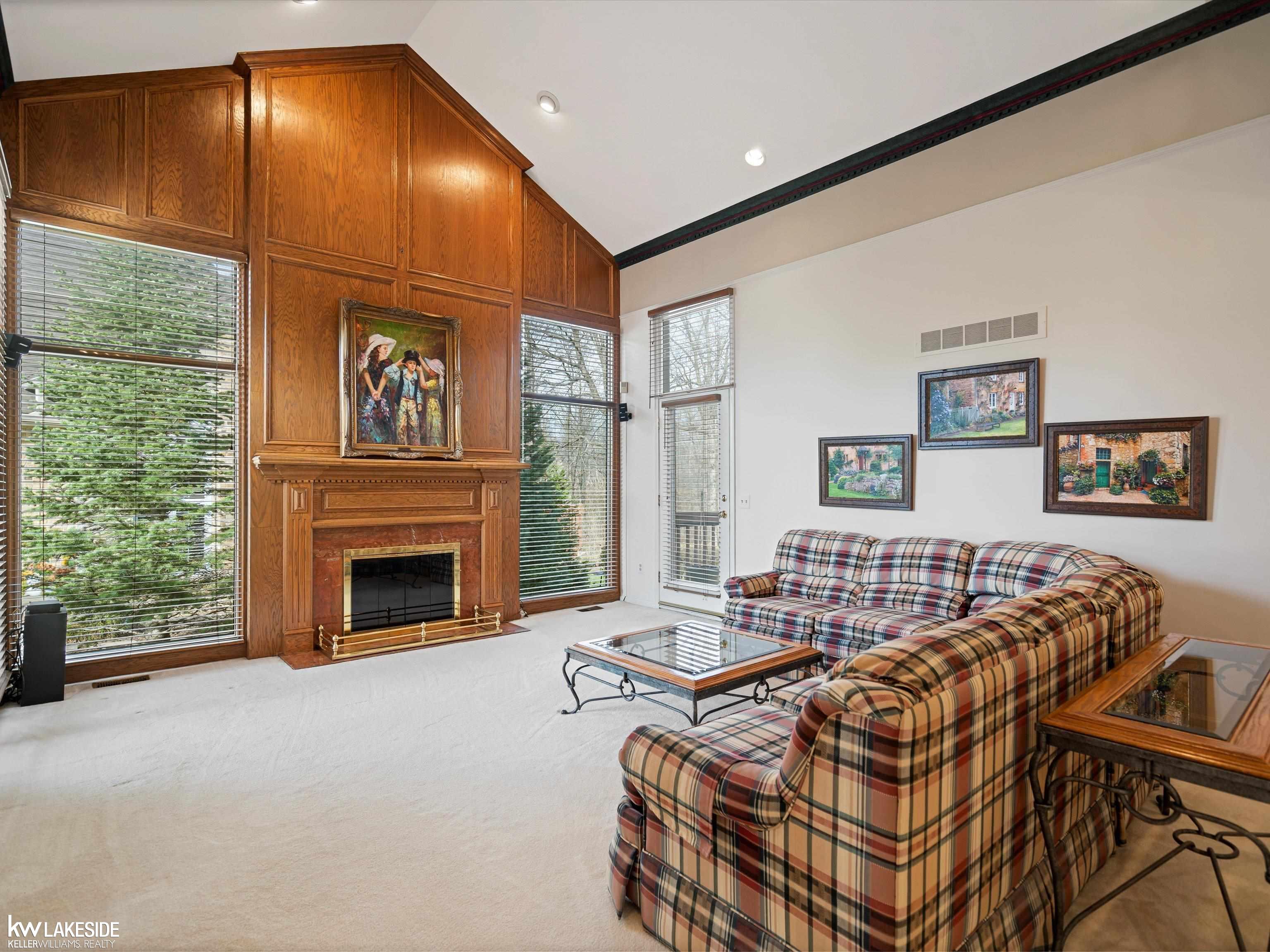 2206 Elm Circle