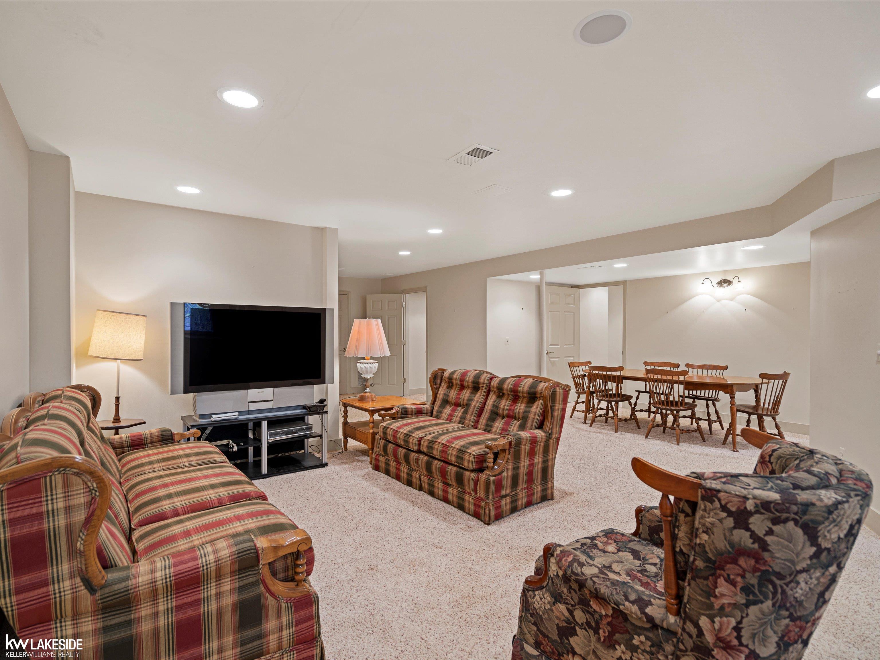 2206 Elm Circle