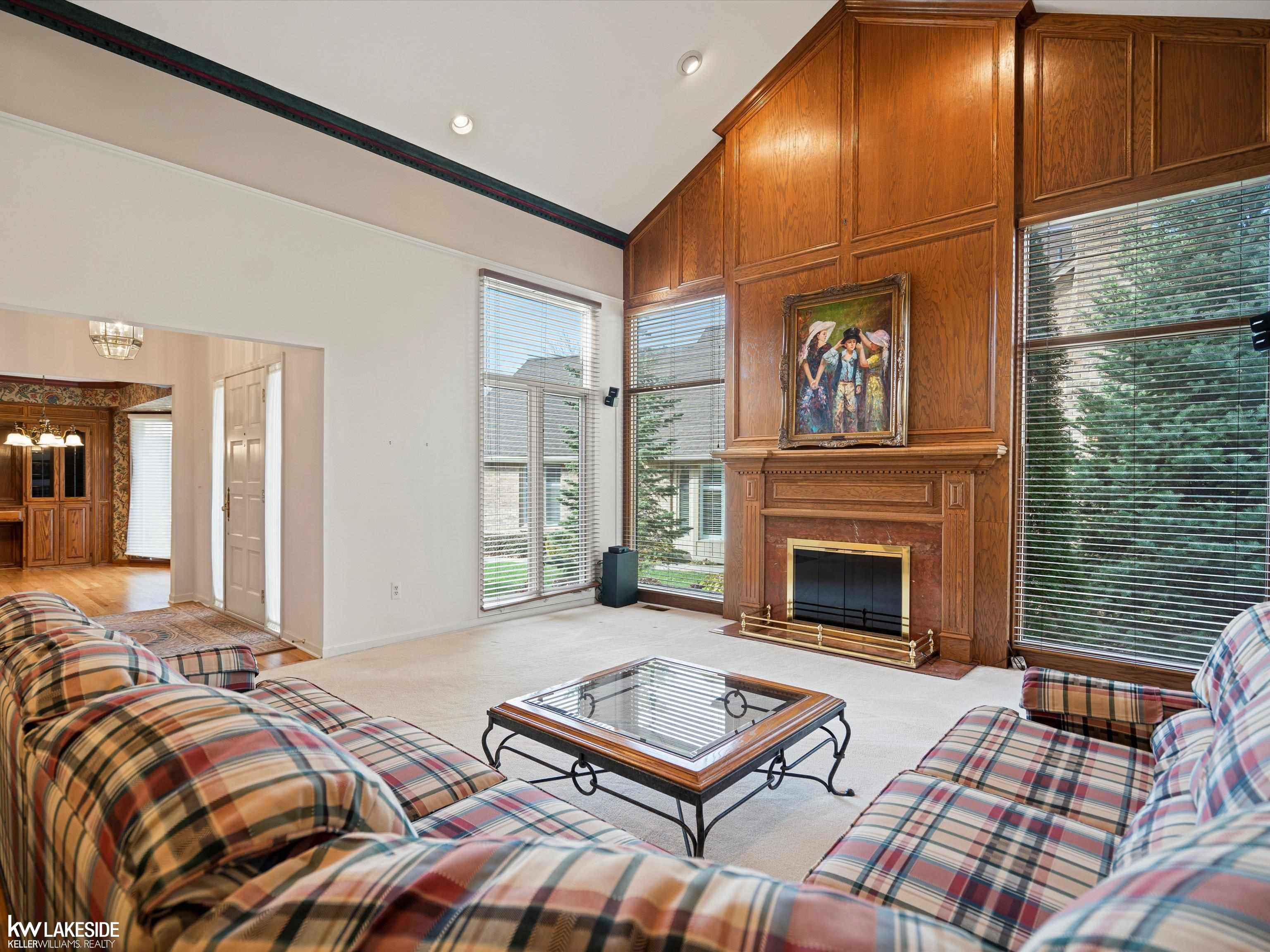 2206 Elm Circle
