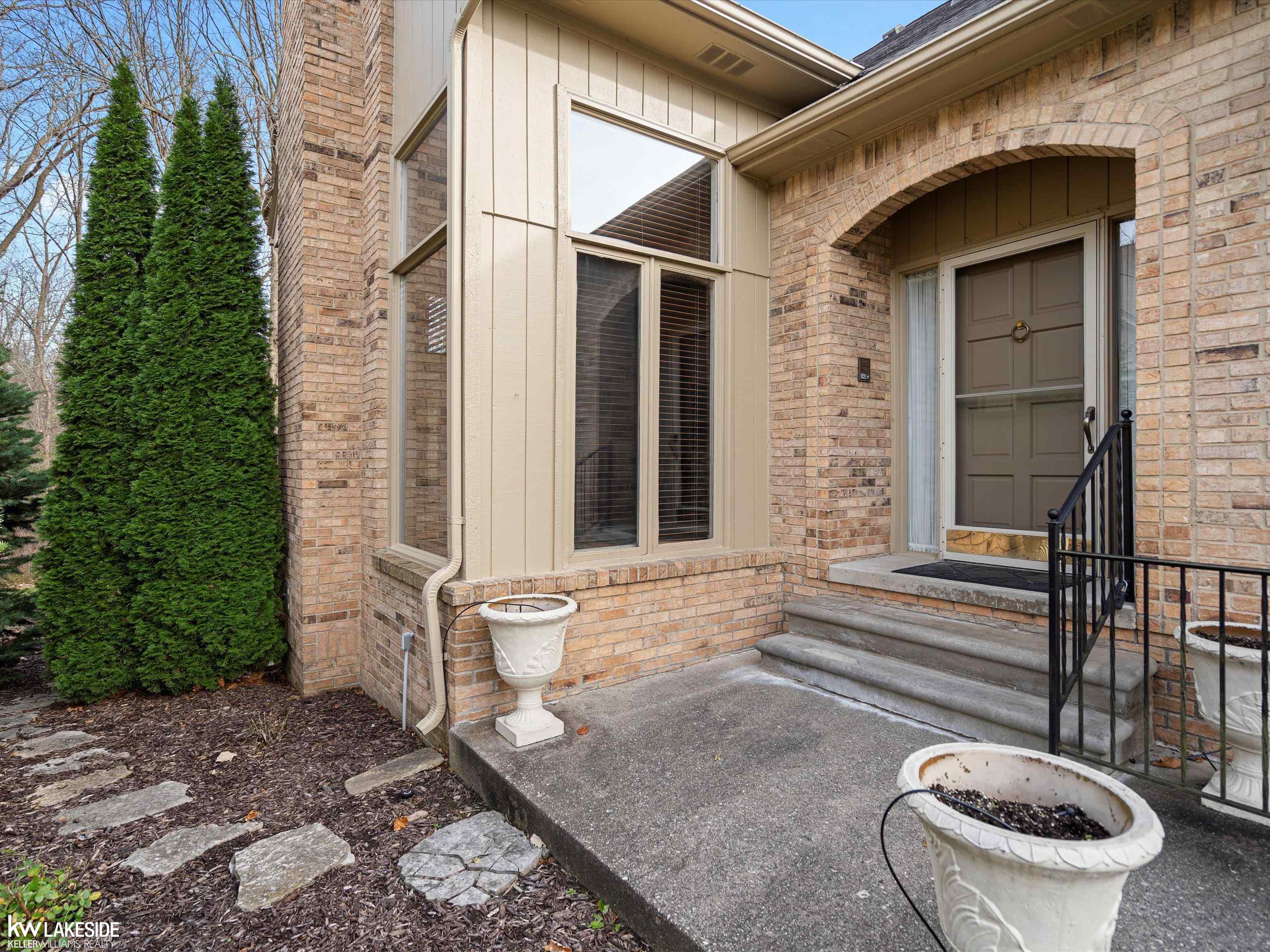 2206 Elm Circle