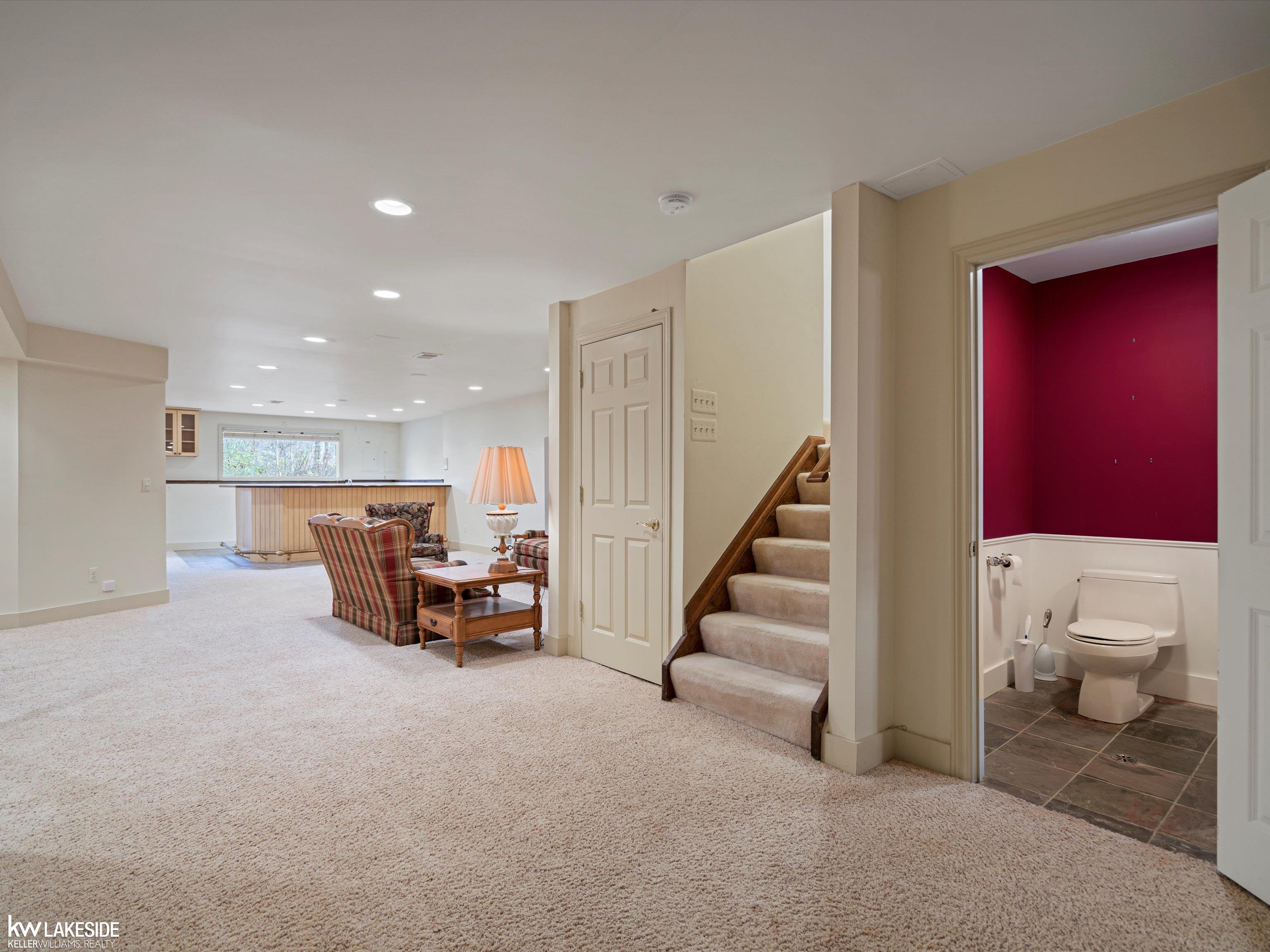 2206 Elm Circle