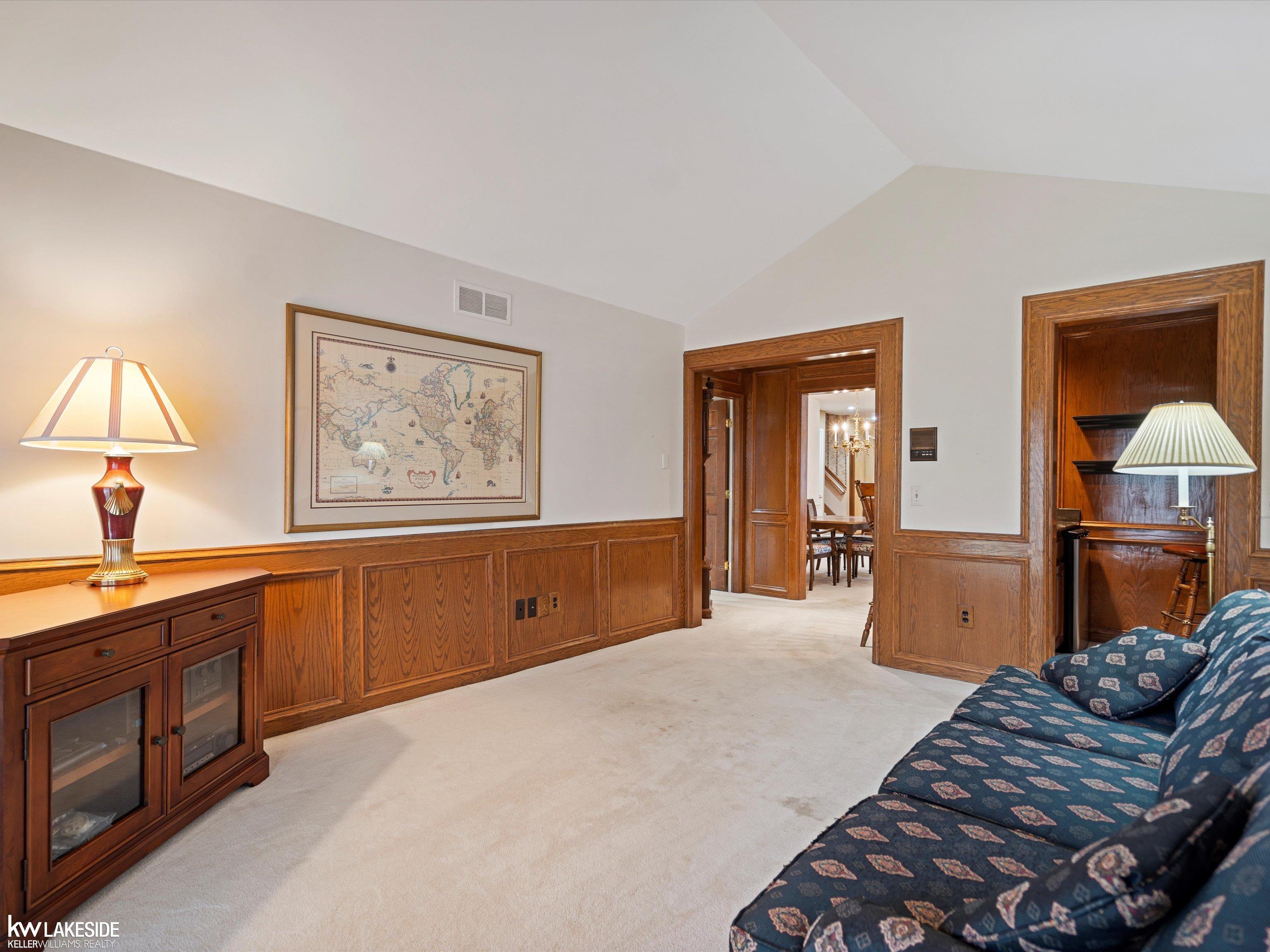 2206 Elm Circle