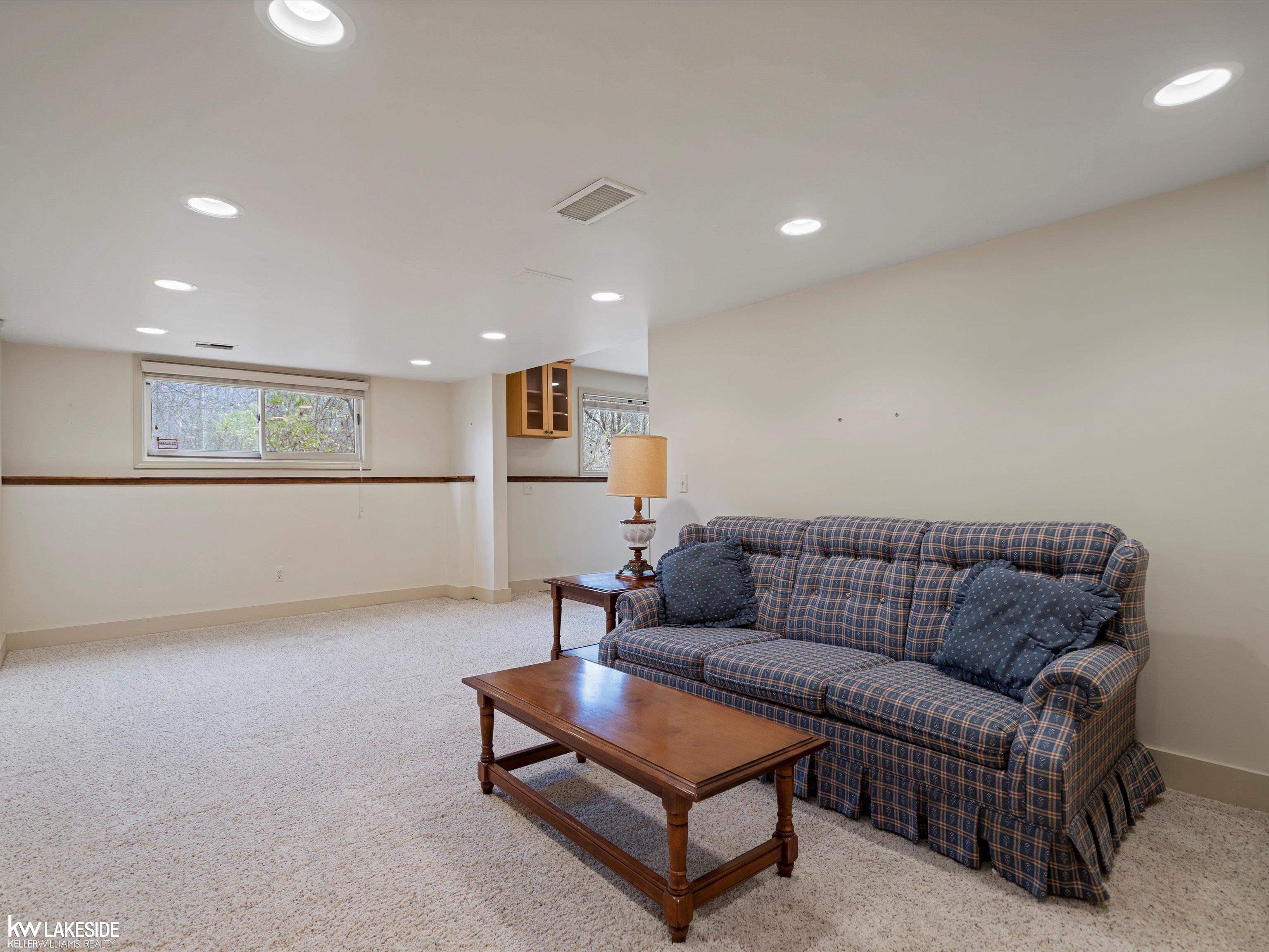 2206 Elm Circle
