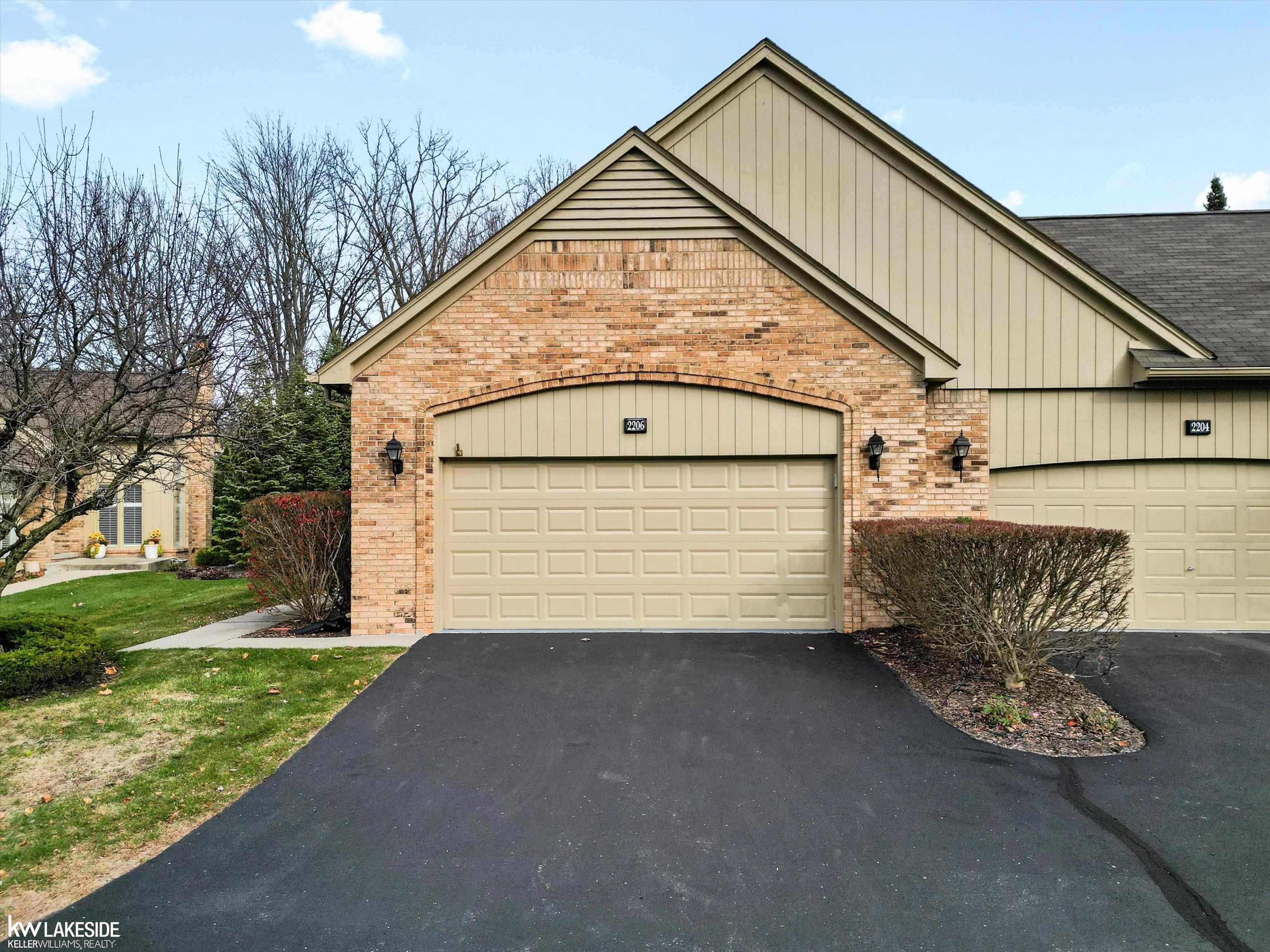 2206 Elm Circle