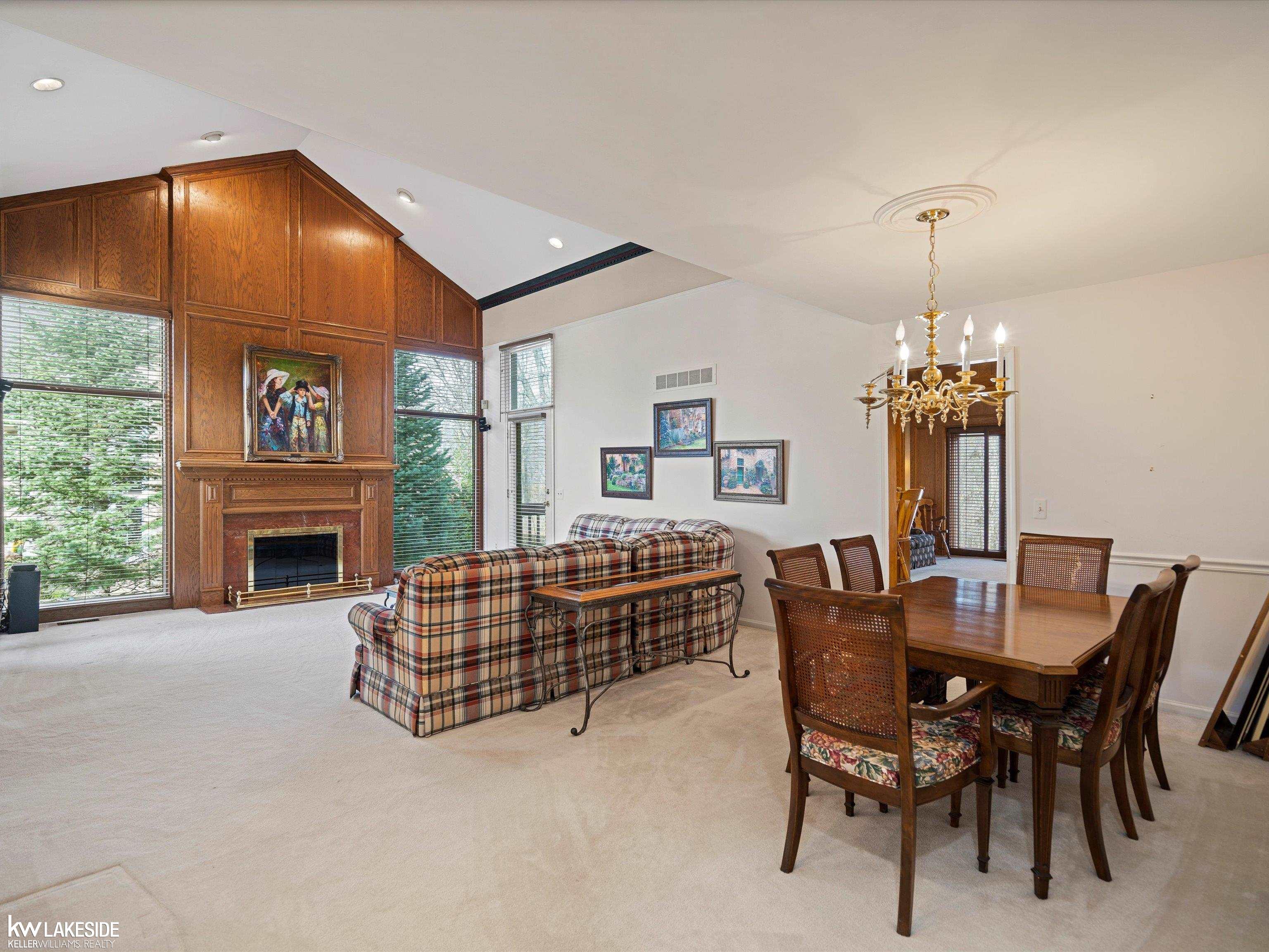 2206 Elm Circle