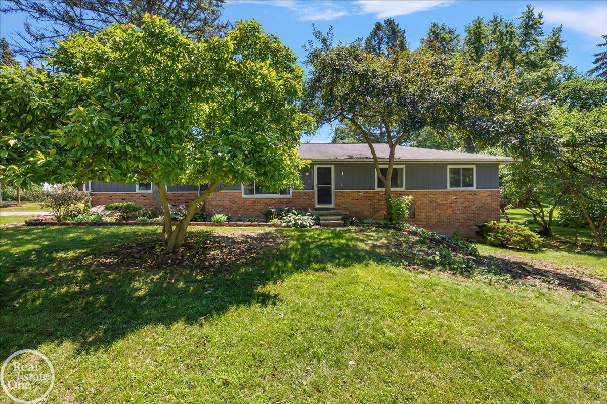 3910 Lake Oakland Shores Drive