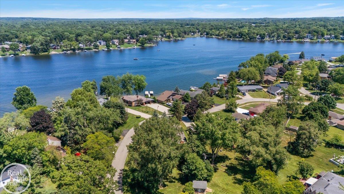 3910 Lake Oakland Shores Drive
