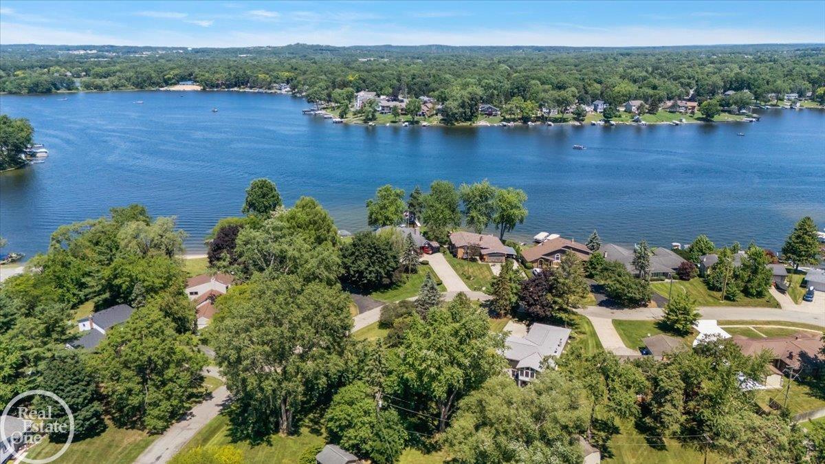 3910 Lake Oakland Shores Drive