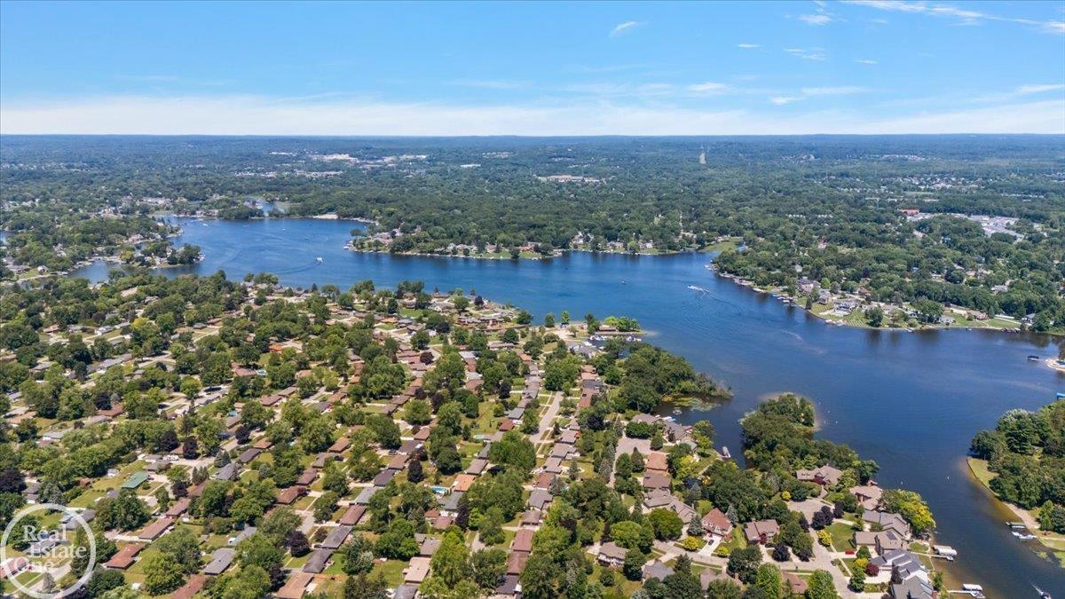 3910 Lake Oakland Shores Drive