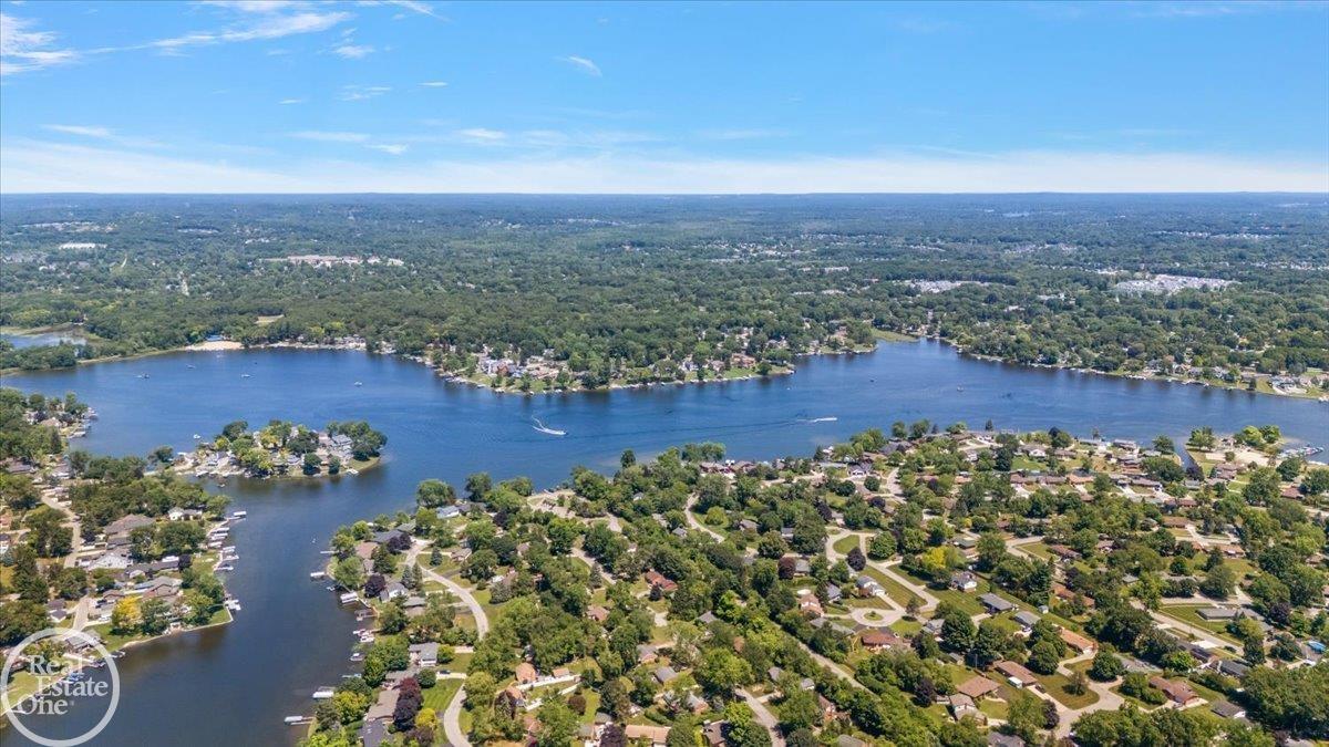 3910 Lake Oakland Shores Drive