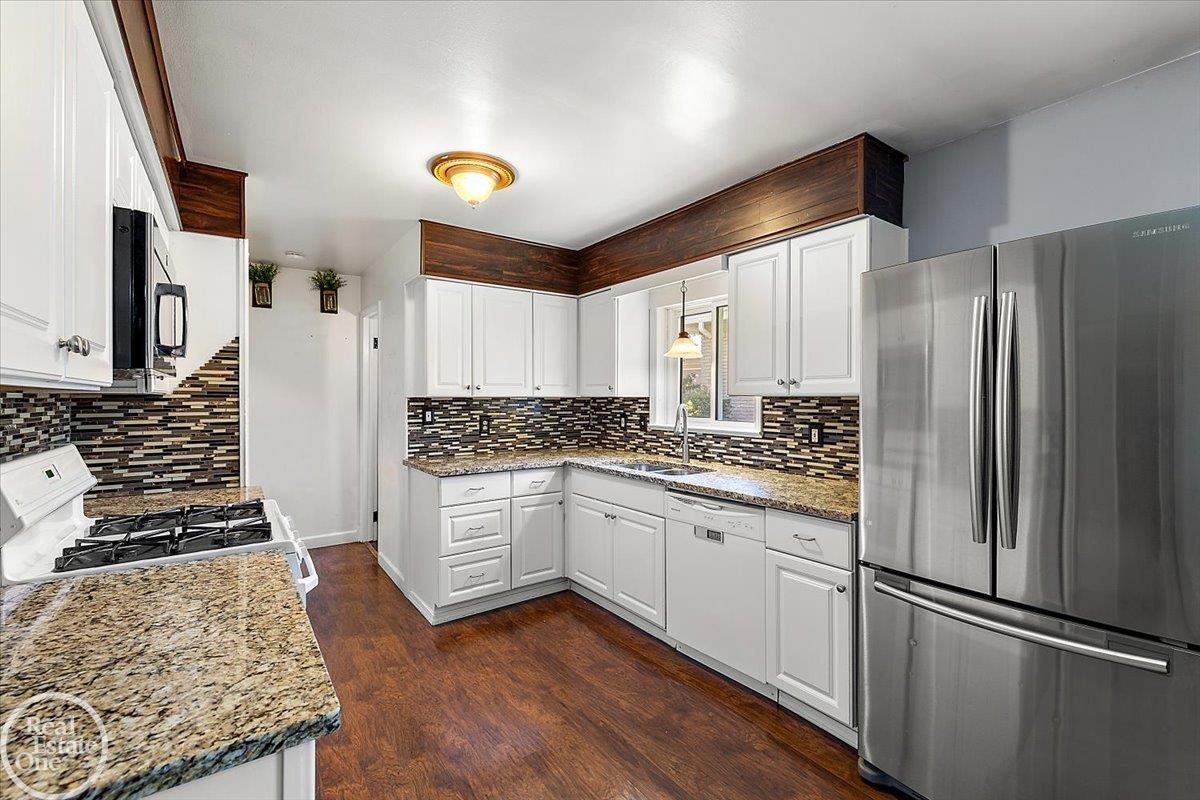 3910 Lake Oakland Shores Drive