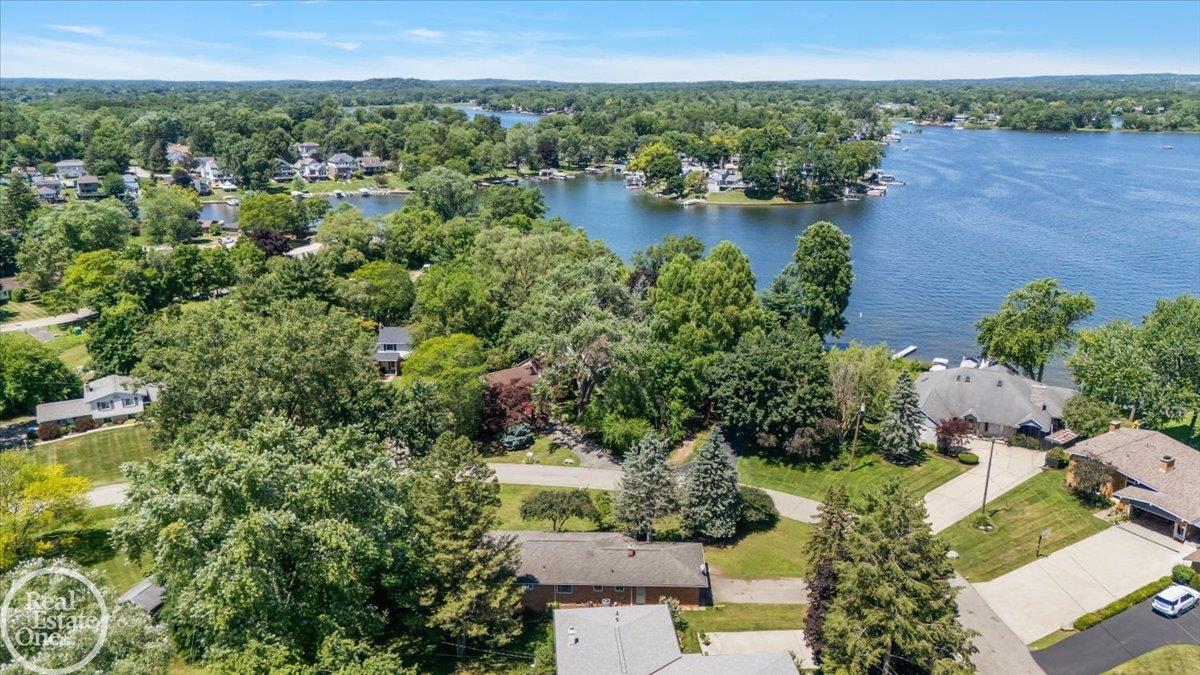 3910 Lake Oakland Shores Drive