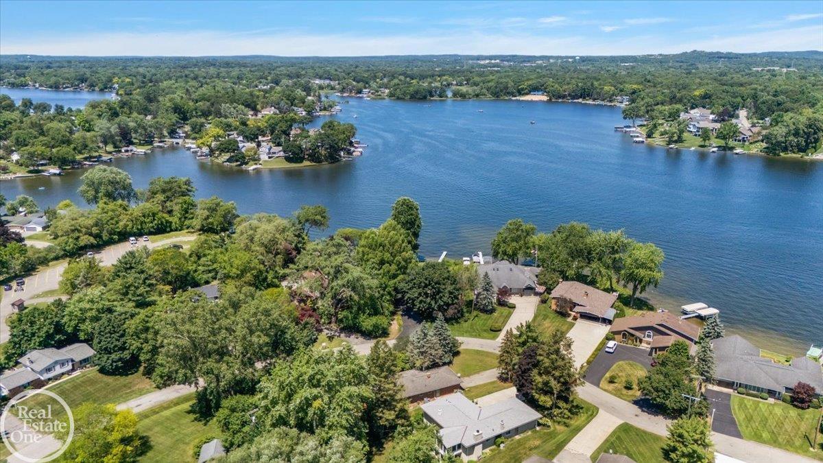 3910 Lake Oakland Shores Drive