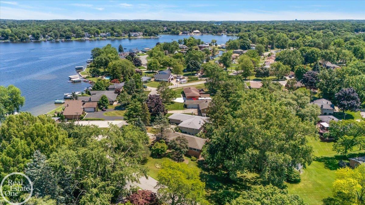 3910 Lake Oakland Shores Drive