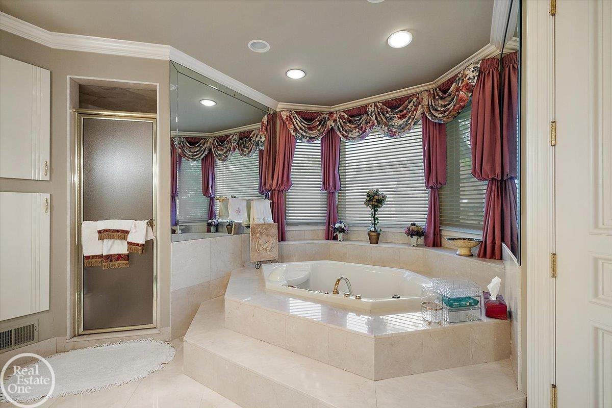 5034 Deer Creek Circle N. Drive