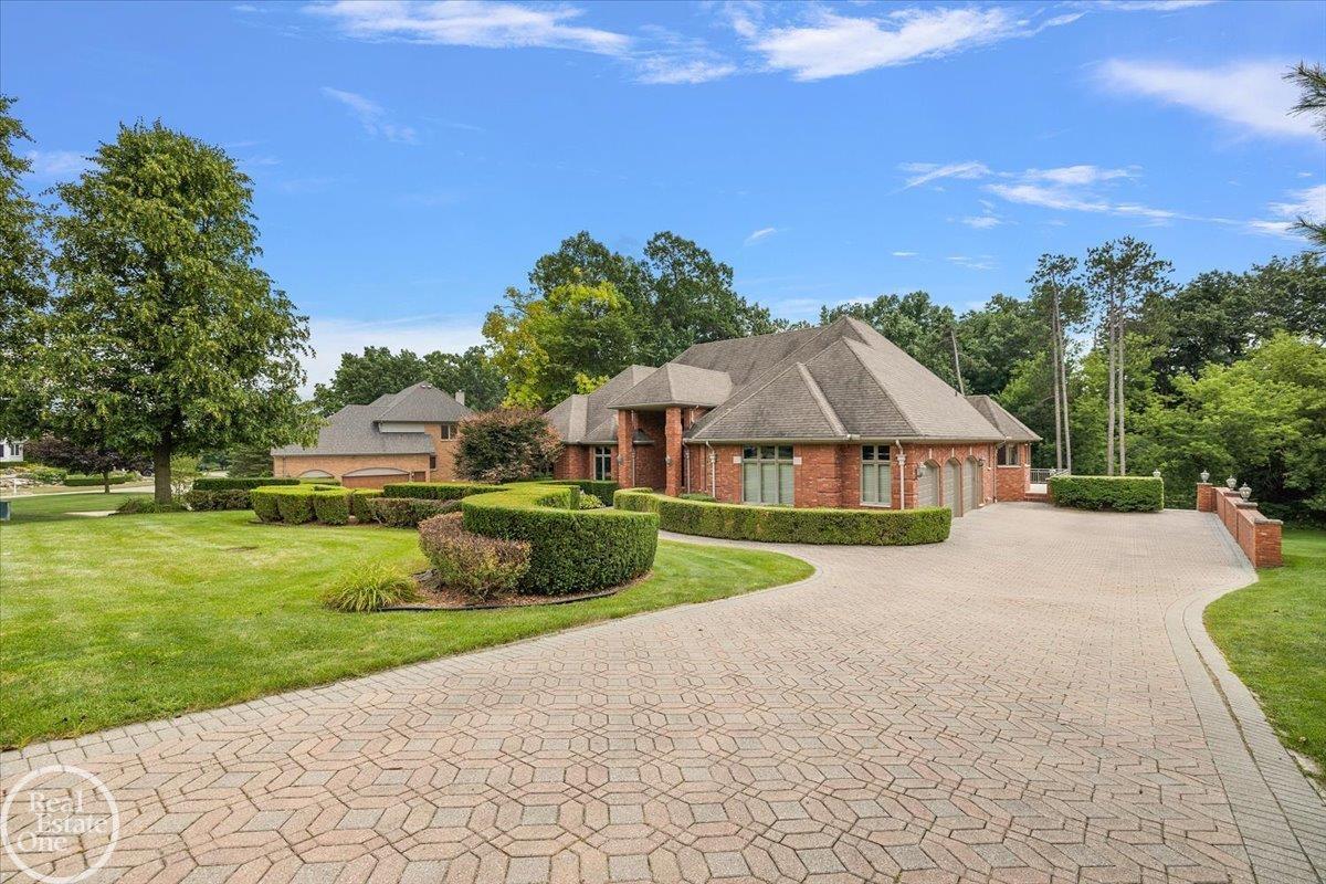 5034 Deer Creek Circle N. Drive