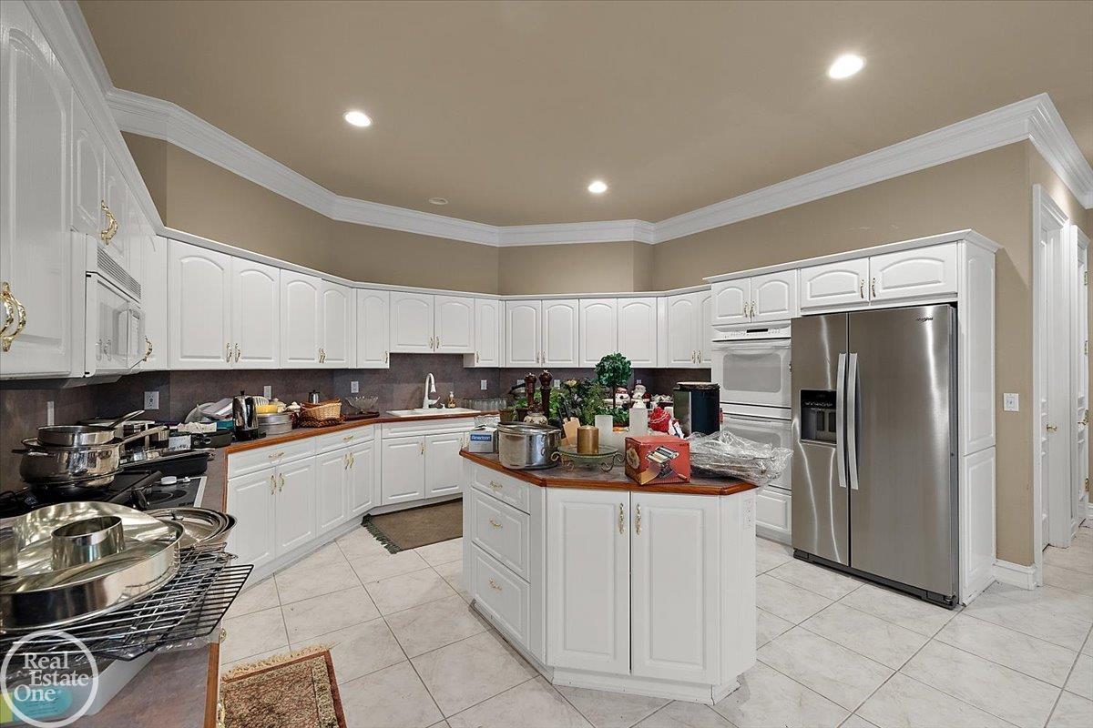 5034 Deer Creek Circle N. Drive