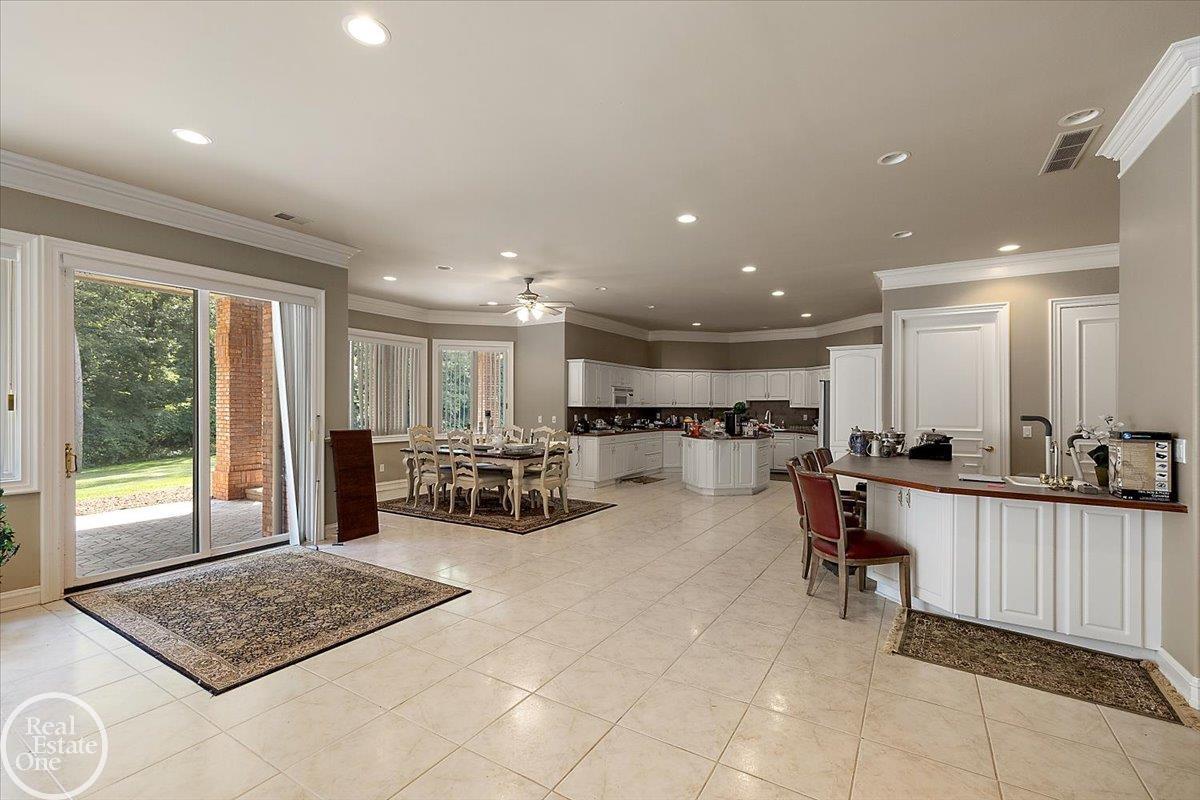 5034 Deer Creek Circle N. Drive
