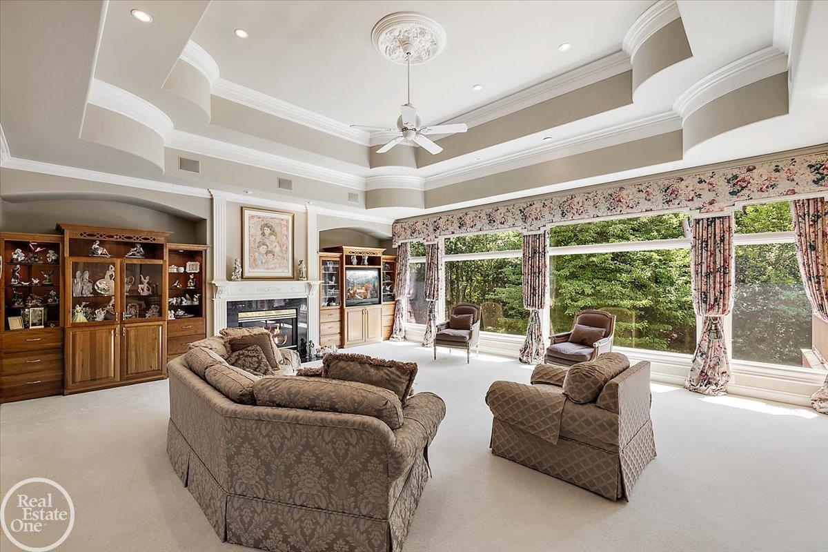 5034 Deer Creek Circle N. Drive