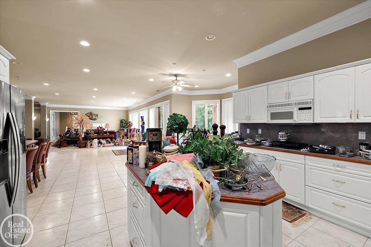 5034 Deer Creek Circle N. Drive