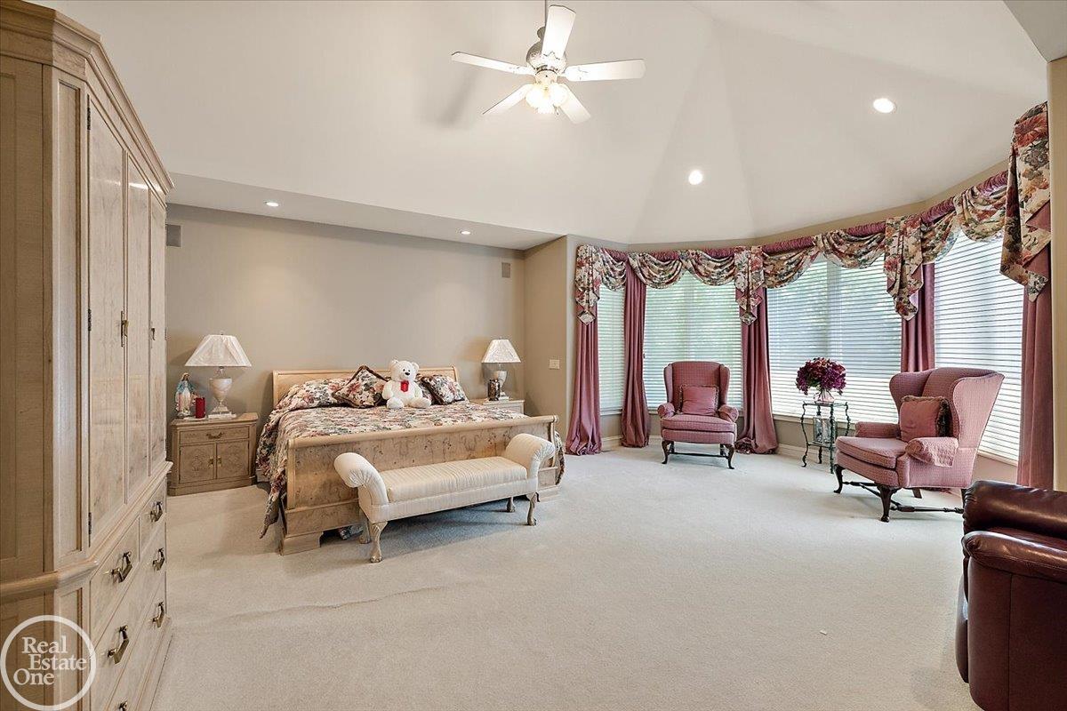 5034 Deer Creek Circle N. Drive
