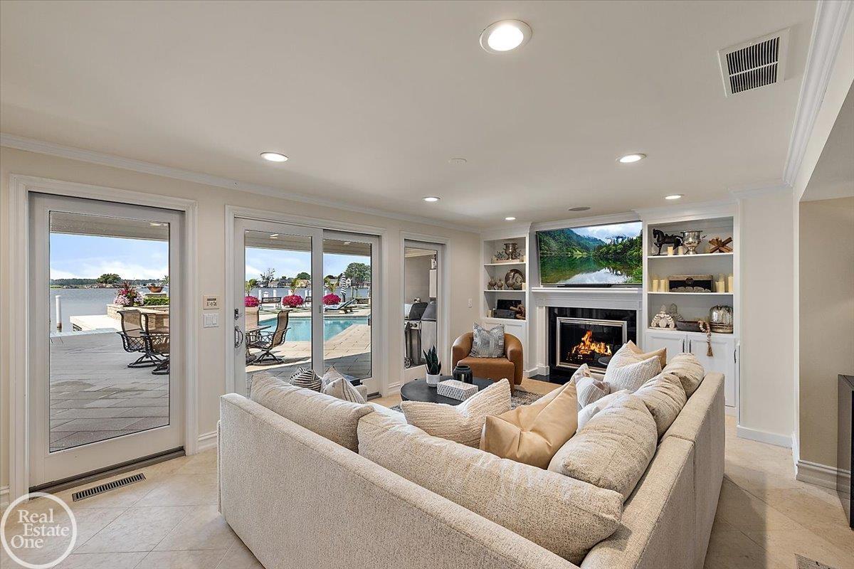 38371 Huron Pointe Drive