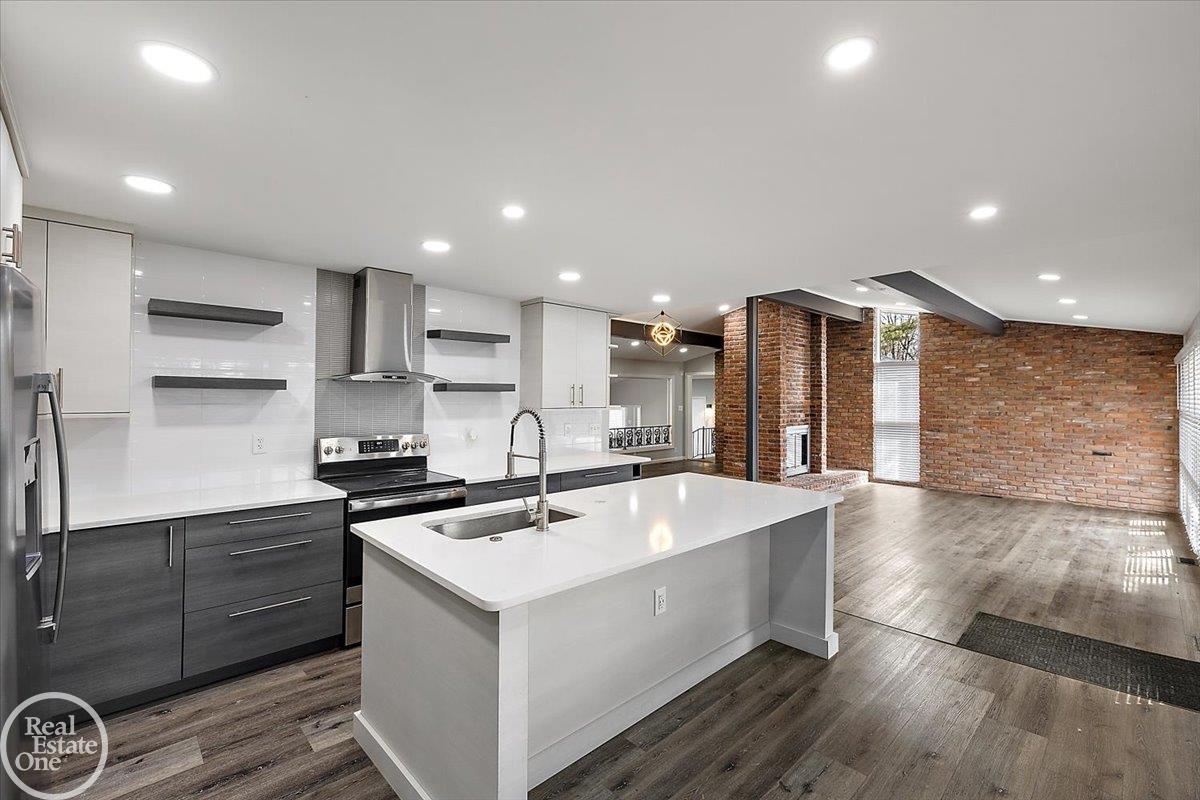 1765 E Predmore Road