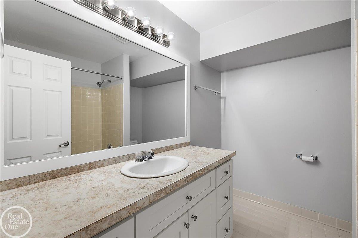 29900 N Grand Oaks Drive Bldg A Unit: Bldg #A, Unit #30M