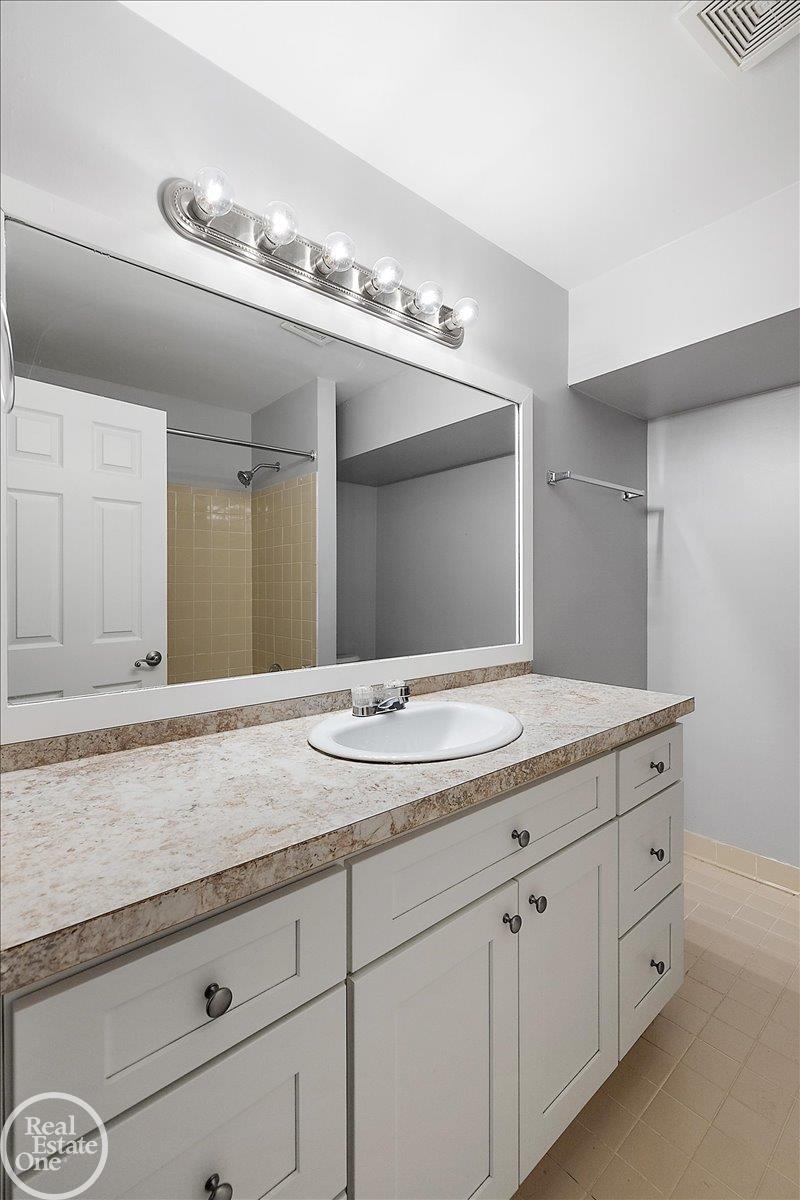 29900 N Grand Oaks Drive Bldg A Unit: Bldg #A, Unit #30M