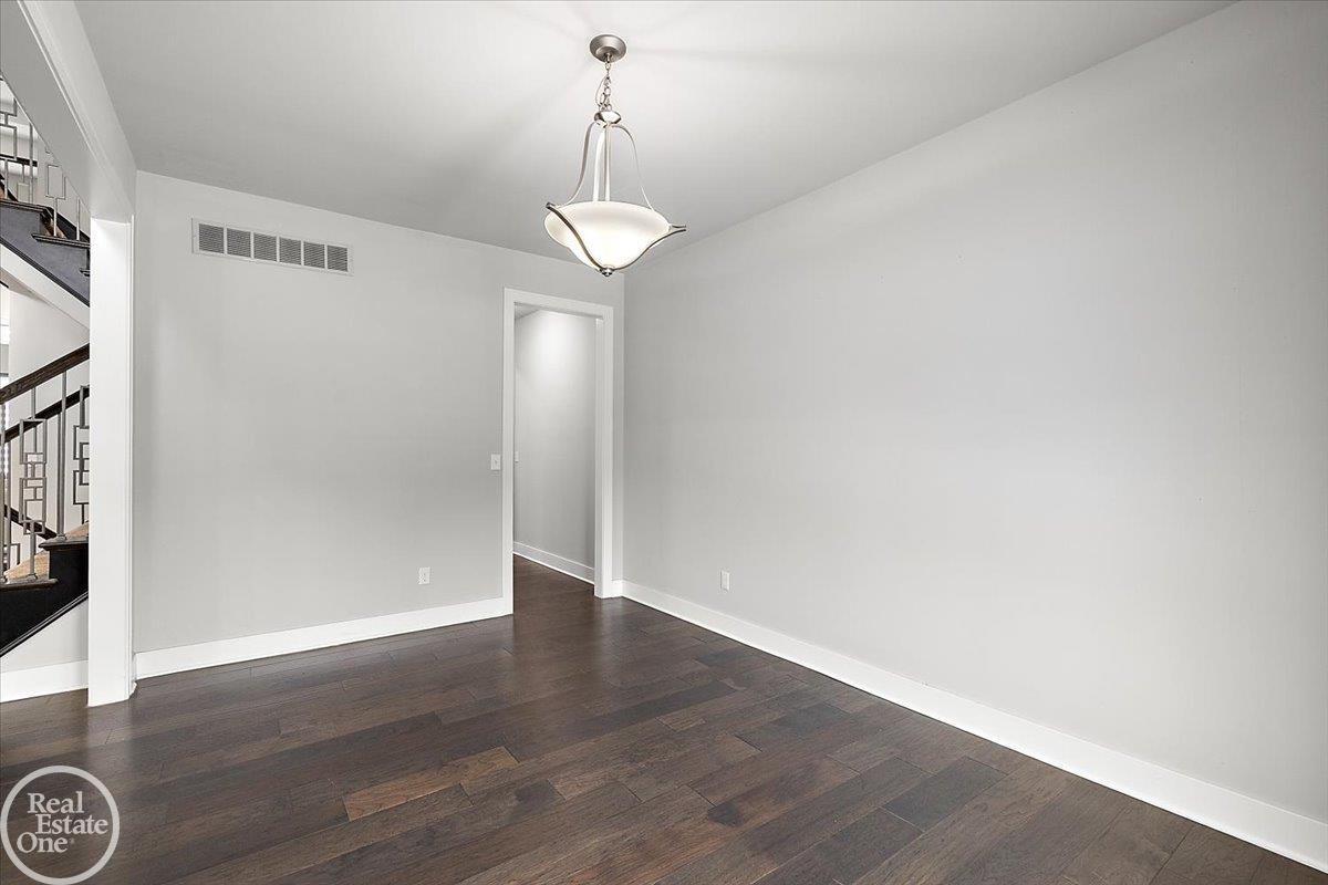 4919 Park Manor Drive Unit 7 Unit: Unit #7