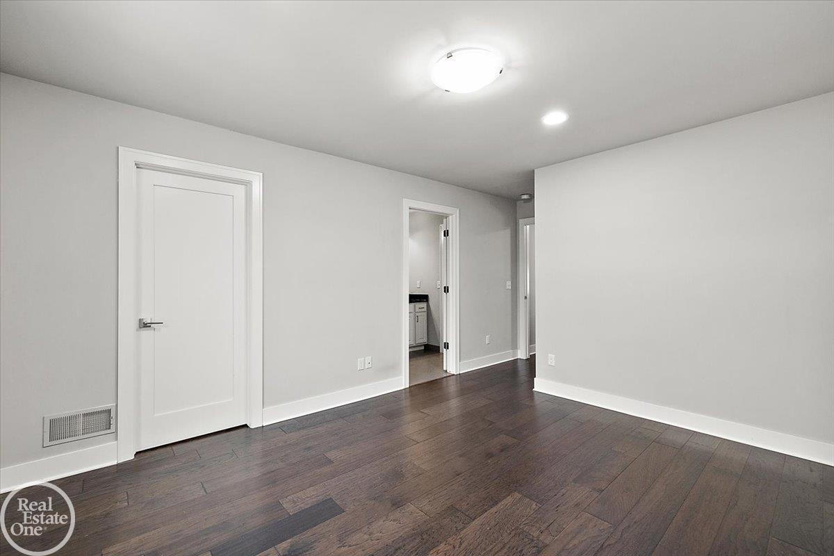 4919 Park Manor Drive Unit 7 Unit: Unit #7