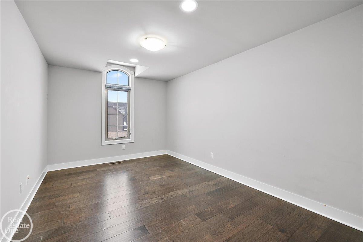 4919 Park Manor Drive Unit 7 Unit: Unit #7