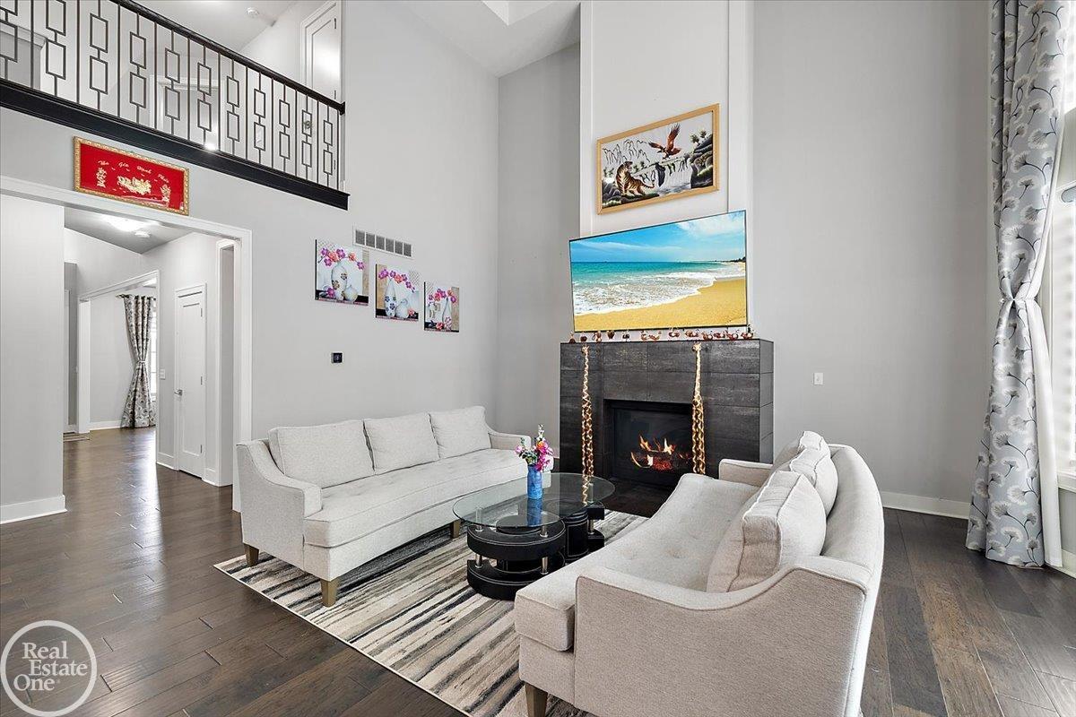 4919 Park Manor Drive Unit 7 Unit: Unit #7