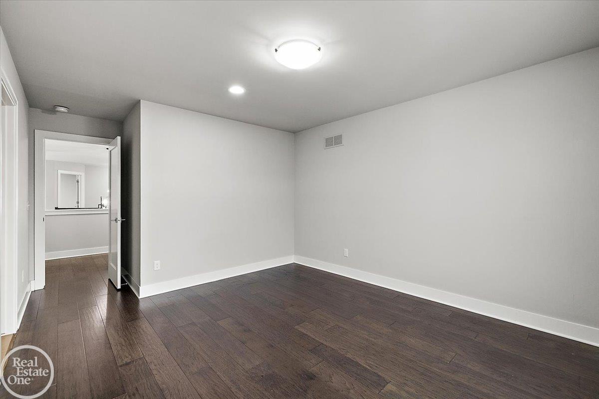 4919 Park Manor Drive Unit 7 Unit: Unit #7