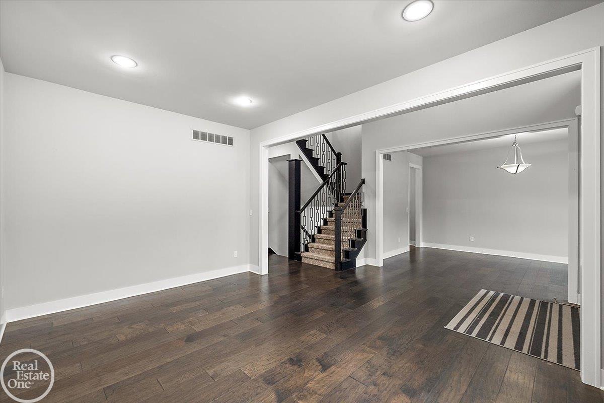 4919 Park Manor Drive Unit 7 Unit: Unit #7