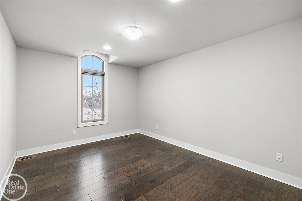 4919 Park Manor Drive Unit 7 Unit: Unit #7