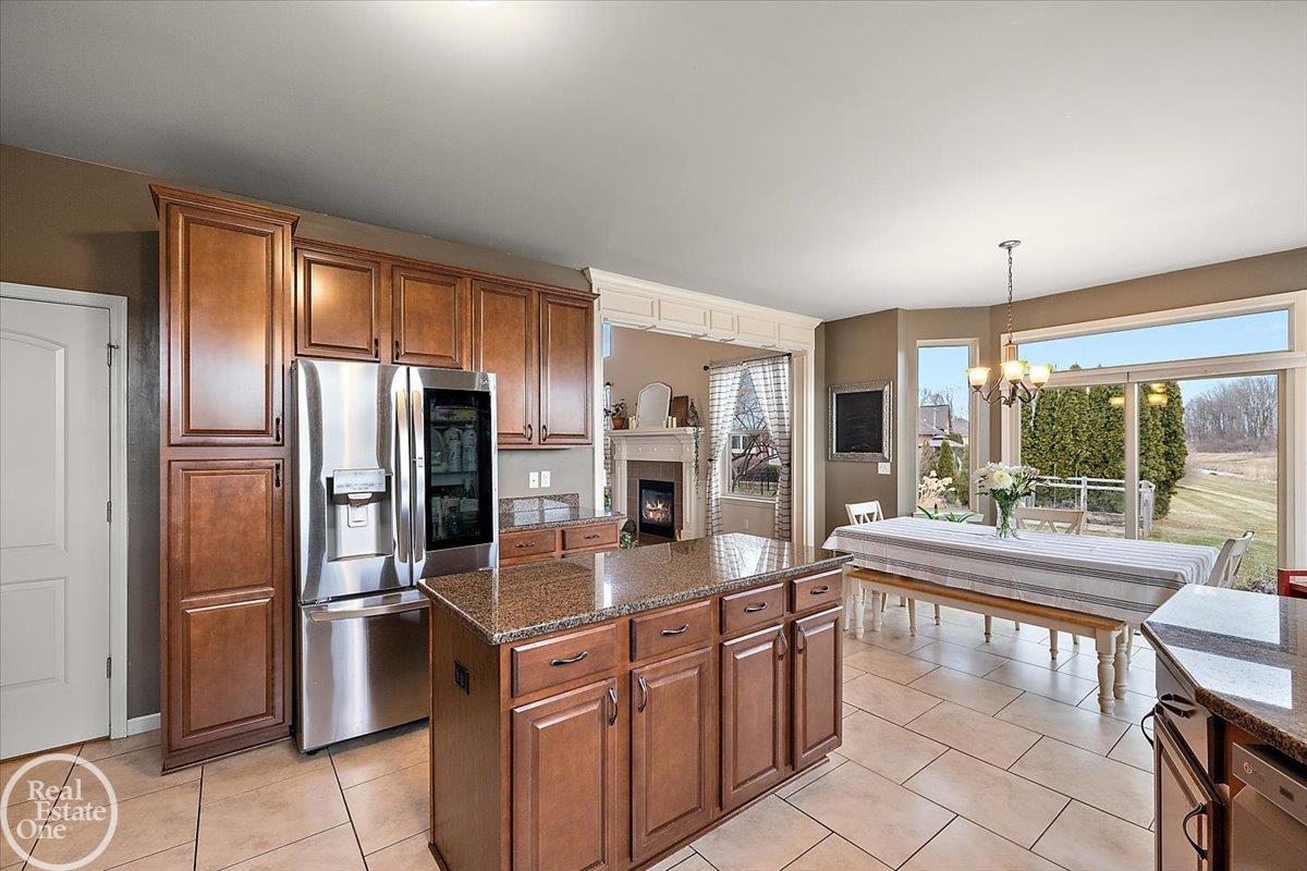 15833 Kingsway Drive