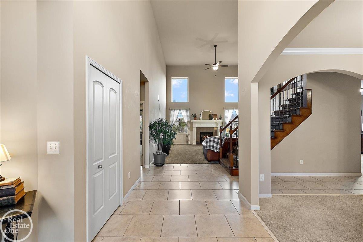 15833 Kingsway Drive