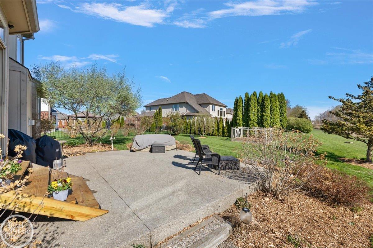 15833 Kingsway Drive