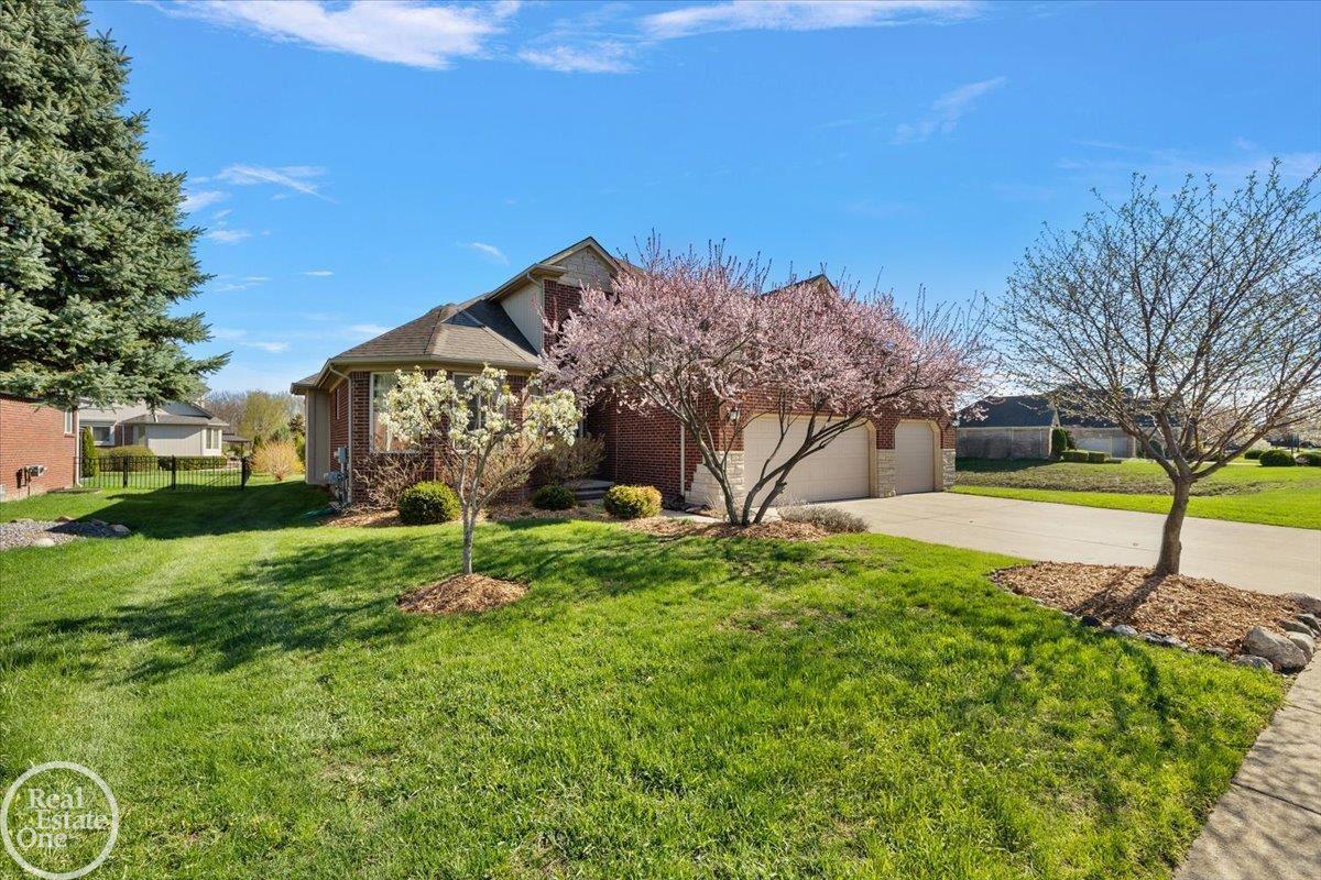 15833 Kingsway Drive